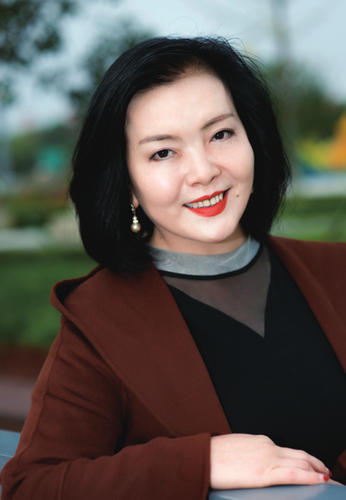 封面人物王晓莉战争硝烟虽已远去但理想与信念的话题永远年轻