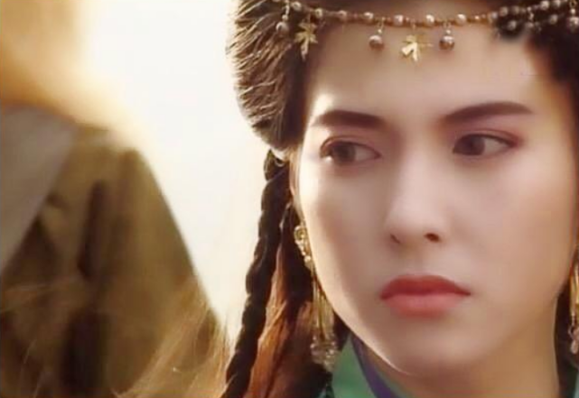 她是"紫衫龙王",也是"段冷翠",退圈18年观众仍然记住她的美