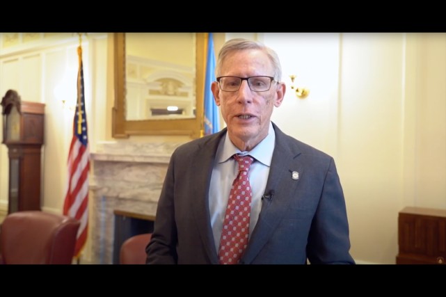 来自塔尔萨市的州参议员戴夫·雷德(dave rader)对俄克拉何马政策研究