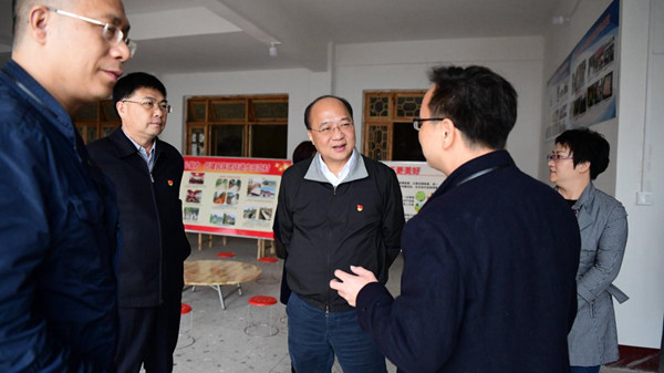 10月21日,自治区卫生健康委党组书记,主任廖品琥一行到龙胜各族自治县