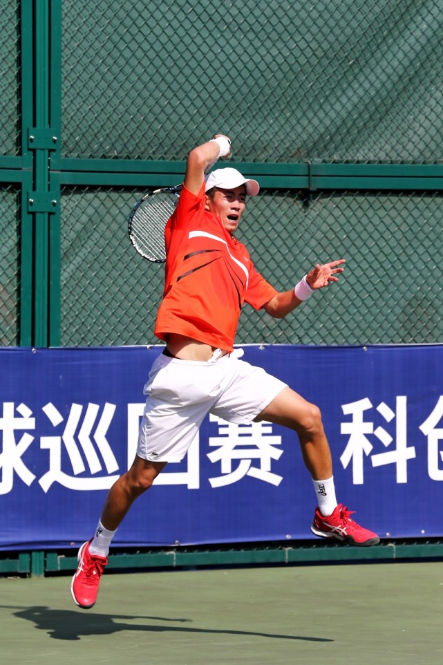 王浩帆男单冠亚军:王浩帆(右),钟晋(左)本站赛事男单项目的关注度最高