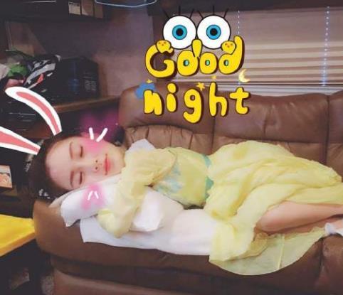 跑男成员的睡姿baby的睡姿太可爱了吧