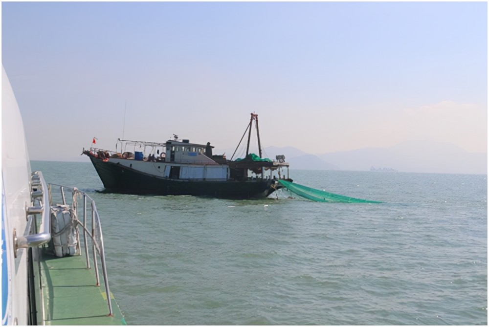 深圳查获2艘违规渔船_腾讯新闻