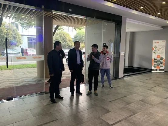 罗正军到易虎网南京科技有限公司考察调研