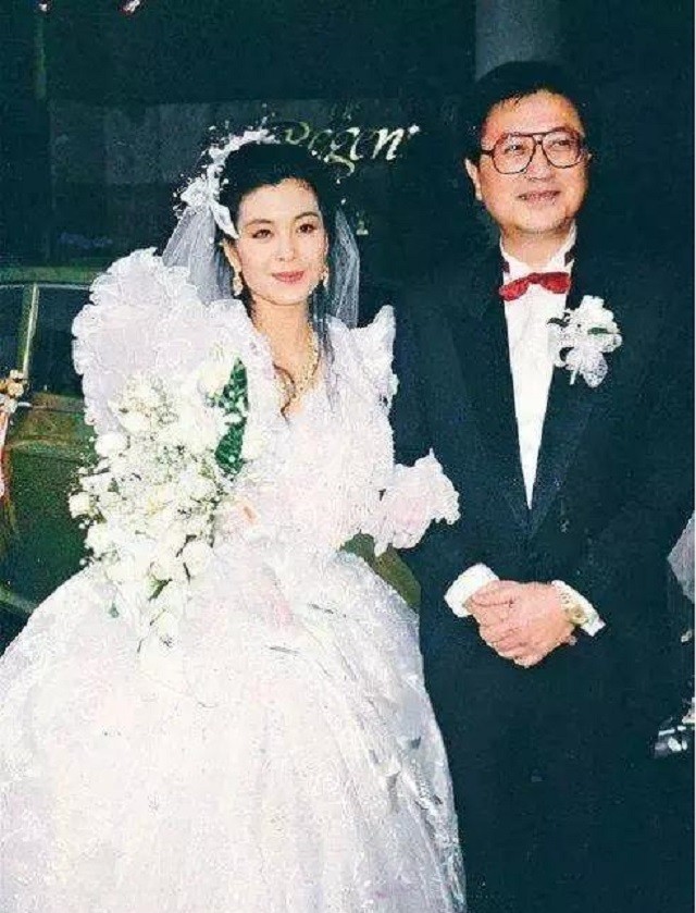 21岁伍咏薇嫁52岁富豪，13天后老公离世，为遗产与婆婆打十年官司