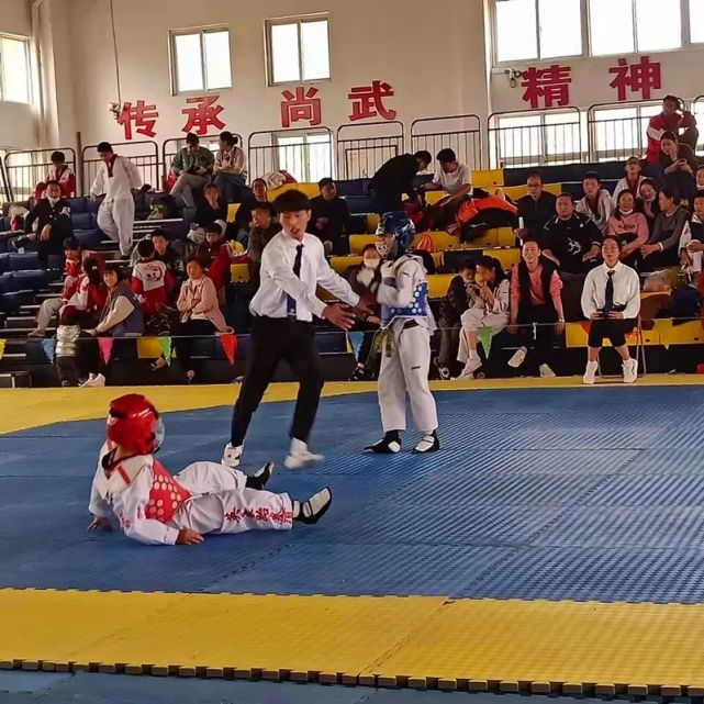 2021年10月23日,连云港市神州武术学校训练馆内进行了一场精彩难忘的