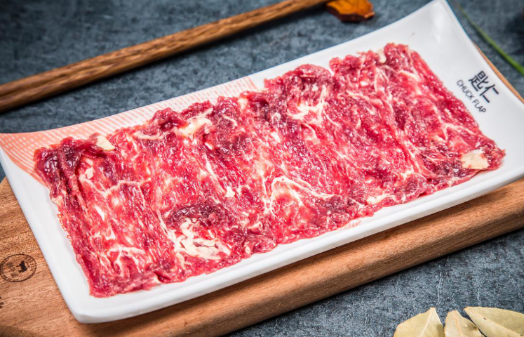 肉质香滑,肥瘦相间的匙仁既有牛肉味,又带着牛油香,吃起来鲜嫩弹牙