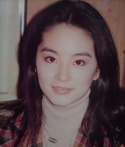 看了林青霞早年造型哪怕再过20年我们可能都不如她潮