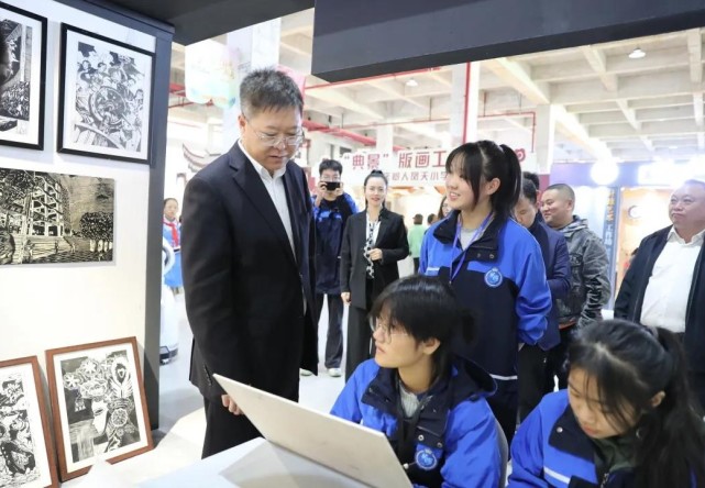 重慶第九屆中小學生藝術展在璧山中學開幕