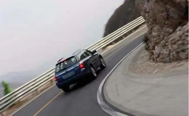 为什么转弯让直行,有时候直行负全责?