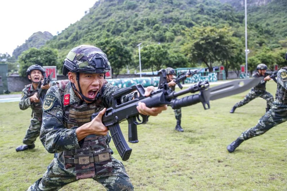 天渐凉,练兵忙丨直击武警河池支队火热练兵场_腾讯新闻