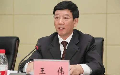 王伟,主动投案10月25日,中央纪委国家监委网站通报4名内蒙古厅级干部