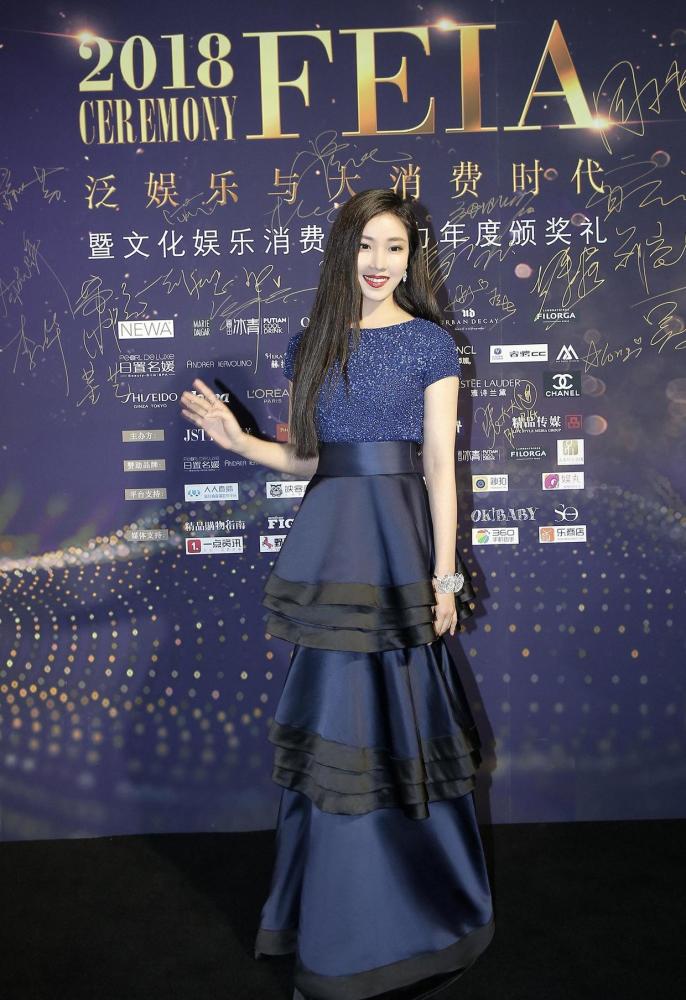 关于菅纫姿的这身穿搭,我讲解到这里就结束了,屏幕