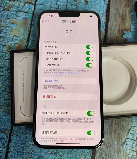 这台iphone13pro max屏幕没有一点问题,屏幕没有出现碎裂,没有漏液,你