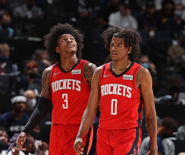 nba 绿军拿下NBA红绿大战，火箭新秀榜眼30分＋8记3分大爆发！