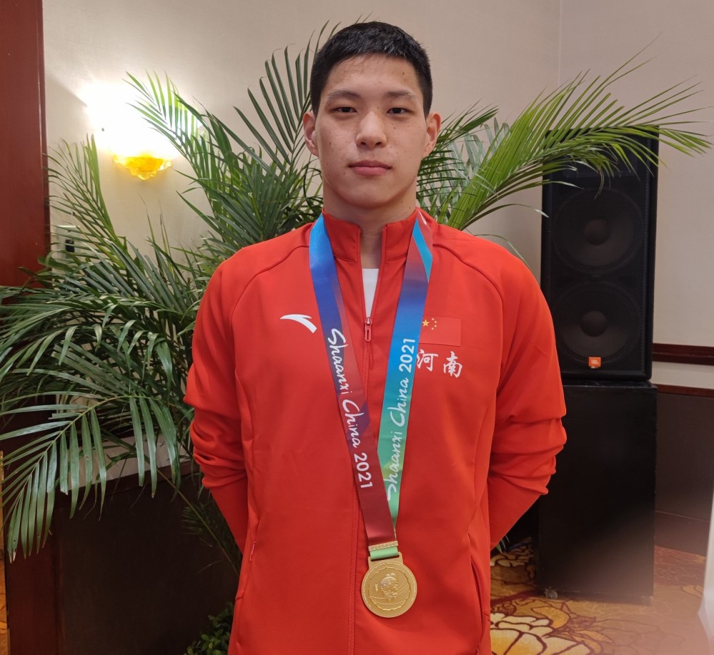 10月25日上午,河南23岁的听障游泳运动员马智良,在全国第十一届残疾人