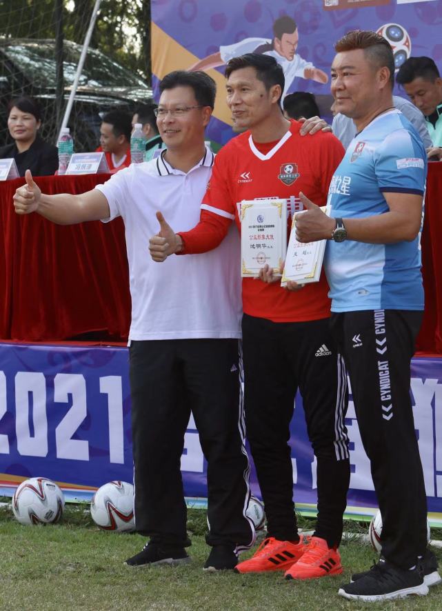【本地】麦超池明华献技,广东足球名宿全方位助力乡镇足球发展_腾讯