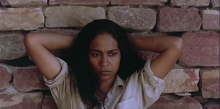 人家的女孩在监狱里会遇到什么,可想而知……不久后,普兰被陷害"偷盗"