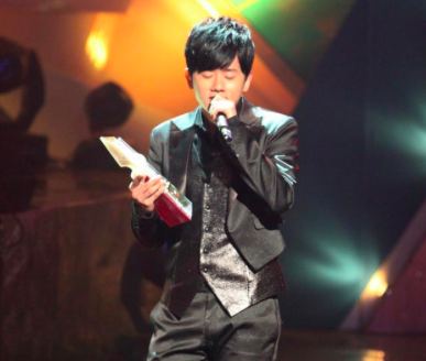 博鳌表演、蝉联九周冠军、获TVB金曲，2010年的张杰为何抑郁？八年级下册英语书课文