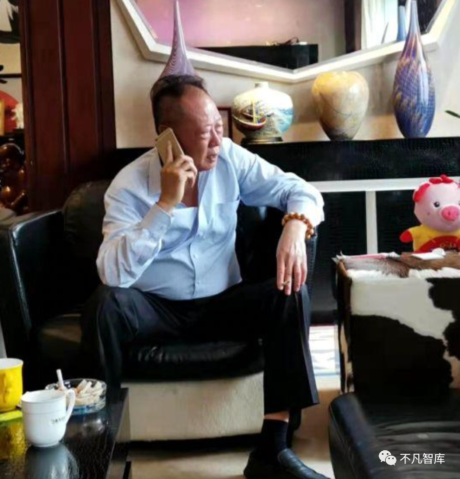 值得一提的是,数十年来,黄楚龙在慈善事业上已捐赠了超过16亿元.
