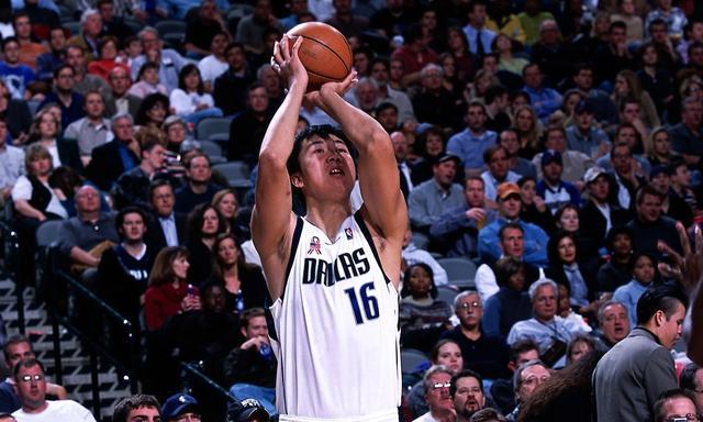 王治郅 王治郅为什么没在NBA闯出名堂，他年轻的时候有多厉害？