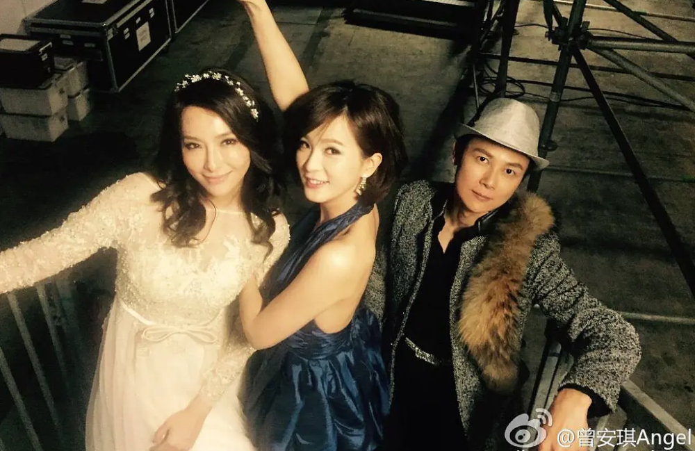 而且在拍《龙游天下》之前,曾安琪其实就已经结婚了,但一直没有公开