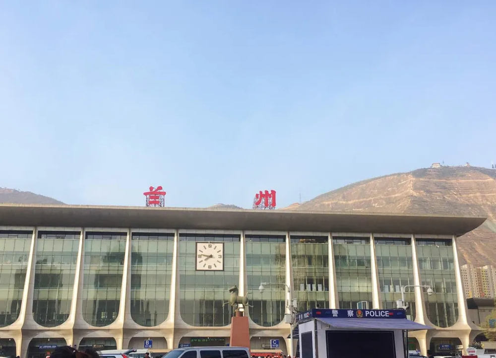 夏河火车站图片