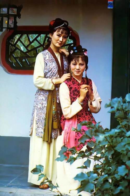 在宝玉身边的人,再加上王夫人这次找茬独独没有挑"袭人麝月秋纹"的刺