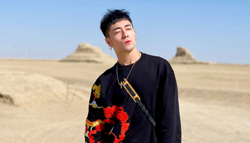 白小白飞天舞爆火全网阴柔与阳刚并存全网最会跳舞的男人