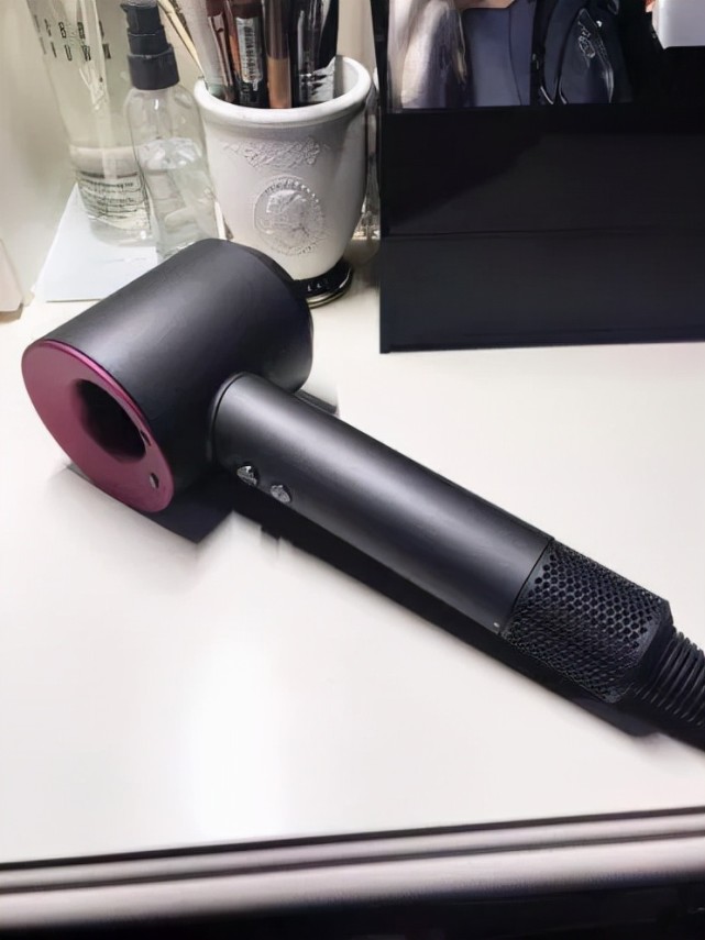 自从用了戴森吹风机我头发都有型了