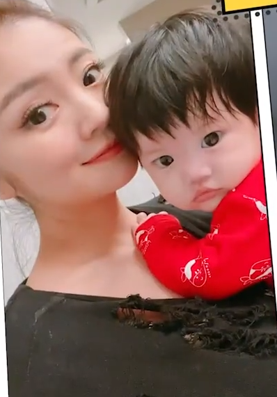 安以轩庆女儿满1岁,一家四口同框超幸福,陈荣炼送爱女10克拉钻石