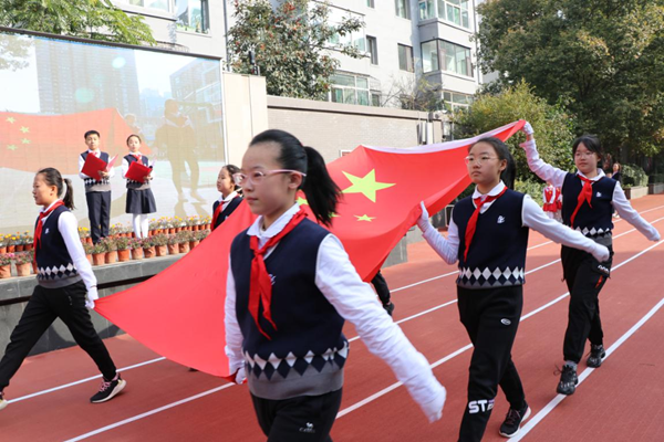太原市迎泽区青年路小学 聘请法治副校长开展法治大讲堂宣讲活动_腾讯