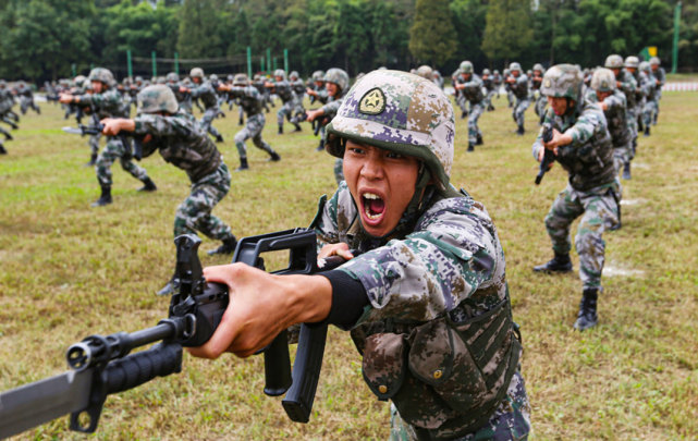 数百名干部骨干集训尽显军人血性