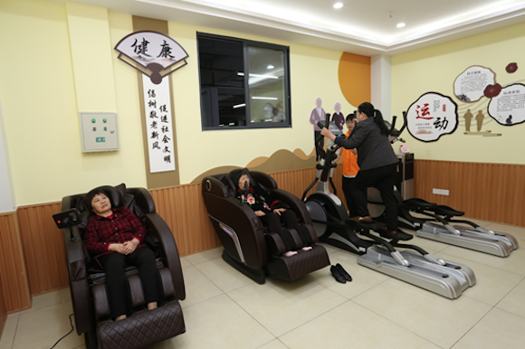 民生实事暖人心|家门口就近养老 两江新区建成社区养老服务设施46个