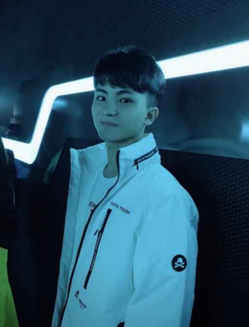 吴勇豪转型当王者荣耀主播?向六尾发起挑战,输了比赛剃光头