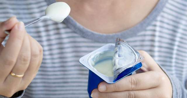 涂上 liquiglide 的容器,可以让粘性液体丝滑流出,一