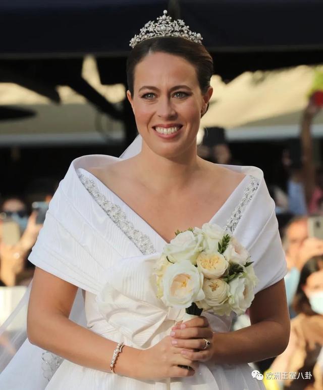 亿万壕二代与希腊末代王子大婚新娘婚纱诠释有钱任性