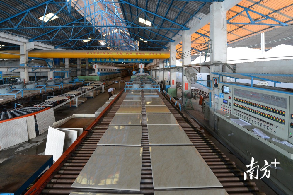 作为佛山陶瓷产业重镇,南庄有着"中国建陶第一镇"的美誉,虽然从2007年