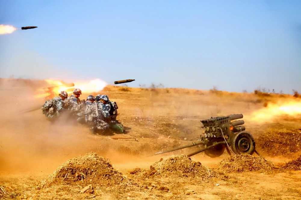 107mm火箭炮装备我空降兵和陆战队新研制了增程型和制导型弹