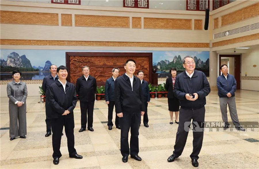 在南宁看望慰问了在邕正省级老同志赵富林,陈辉光,曹伯纯,陆兵,马庆生