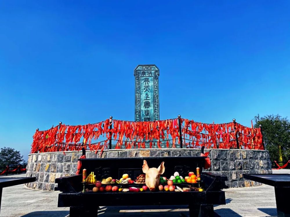 虎虎生威迎新春在祈福台免费敲祈福鼓,平安锣畅享美好时光甜甜的画风