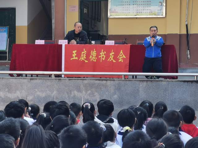 安康励志哥王庭德受邀百所学校公益演讲