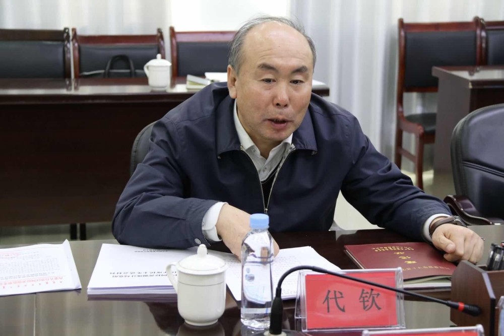 阿拉善盟盟委书记兼任额济纳旗旗委书记 公开资料显示,代钦生于1967