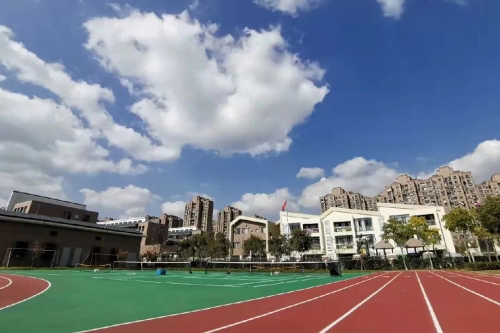 松江这几所学校体育场对外开放_腾讯新闻