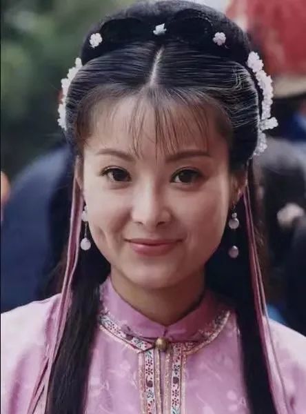 曾搭档张国立红遍全国,三度离婚,如今常去农村和医院:她怎么变成这样?