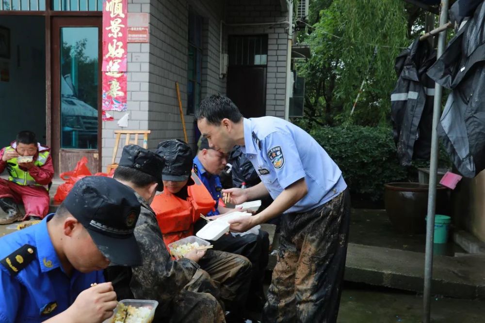 所长话三能丨小浦派出所党支部书记所长施卫锋培三有强本领践三能