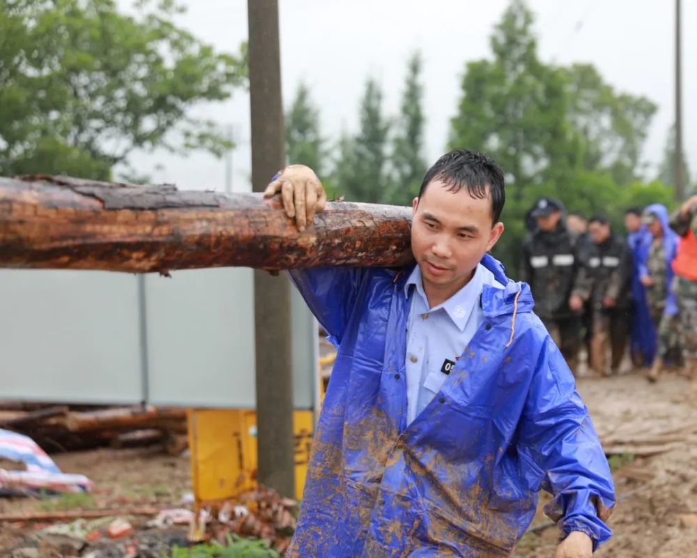 所长话三能丨小浦派出所党支部书记所长施卫锋培三有强本领践三能