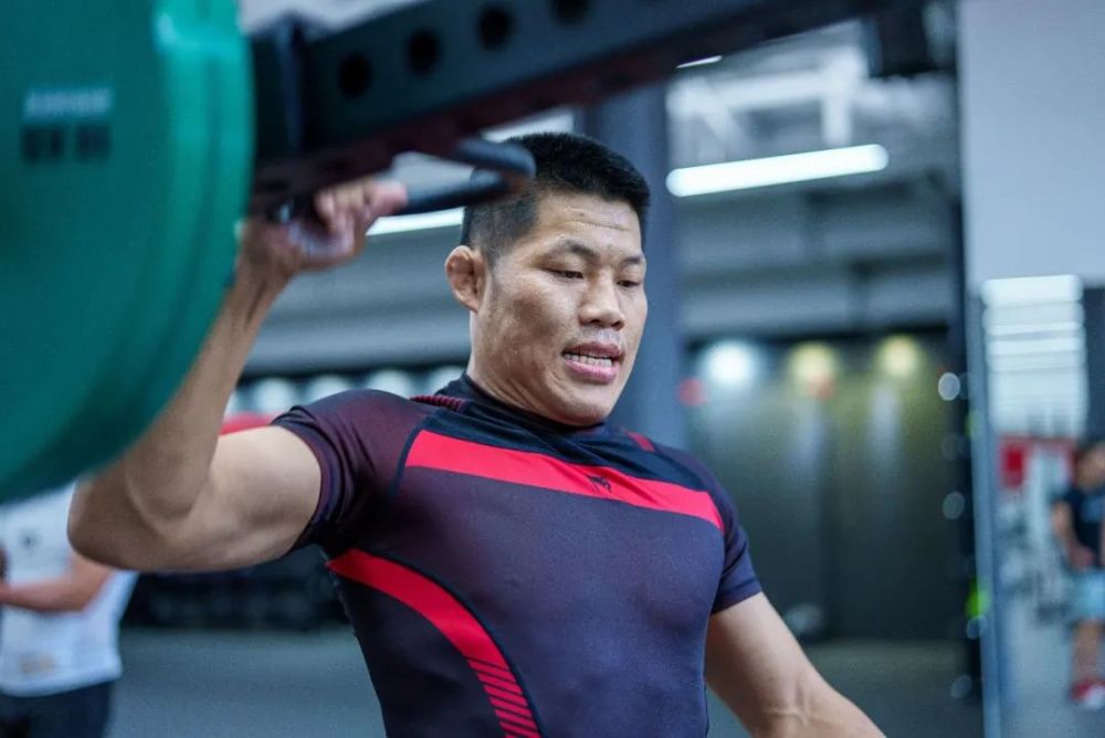 李景亮:场上拳头说了算!_腾讯新闻