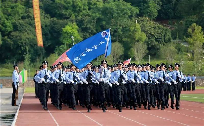 广西警察学院 校服图片