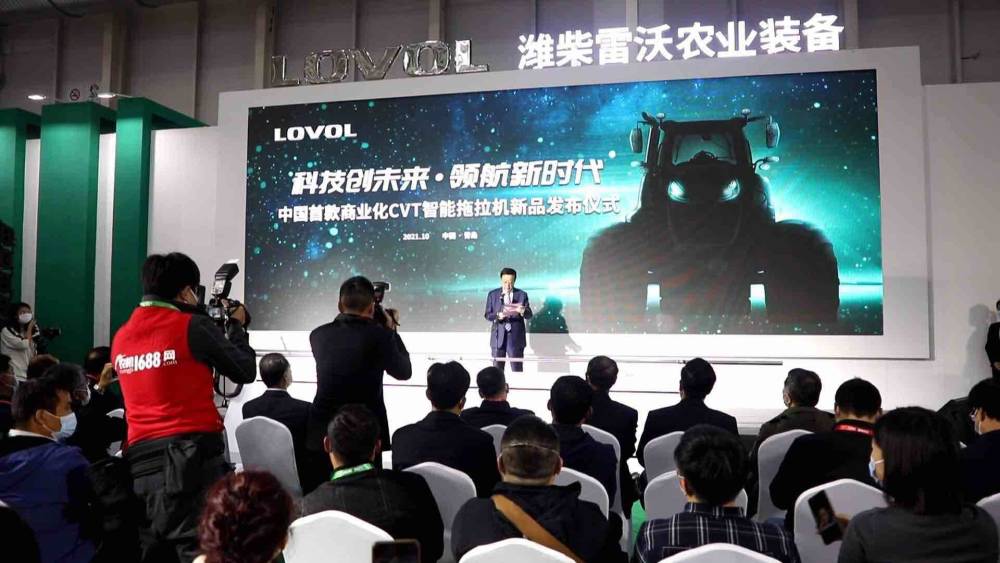 潍柴雷沃p7000大马力智能拖拉机荣耀发布_腾讯新闻